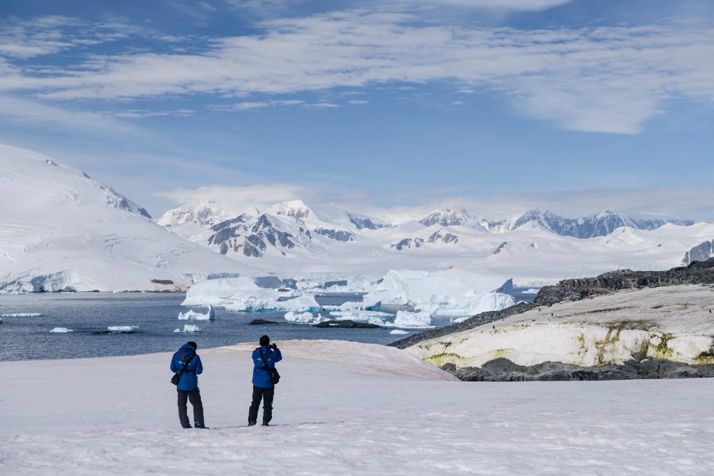 Antarctica_Detaille-Island_guests_AE_SMALL